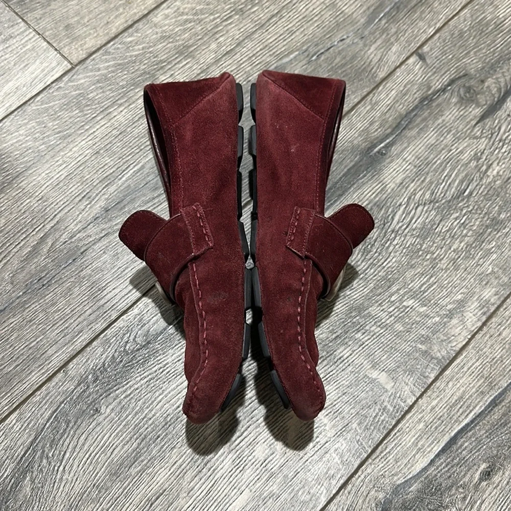 • Gucci • Men’s Authentic Suede GG Logo Drivers Burgundy Red 6.5